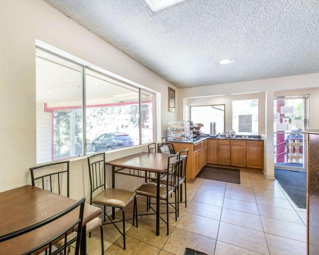 ماموث لاكيس Rodeway Inn Wildwood المظهر الخارجي الصورة