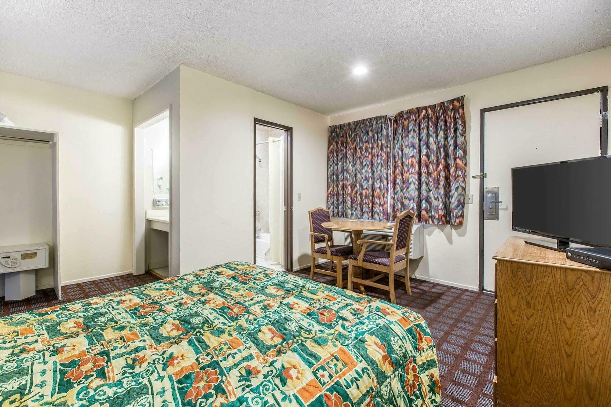 ماموث لاكيس Rodeway Inn Wildwood المظهر الخارجي الصورة