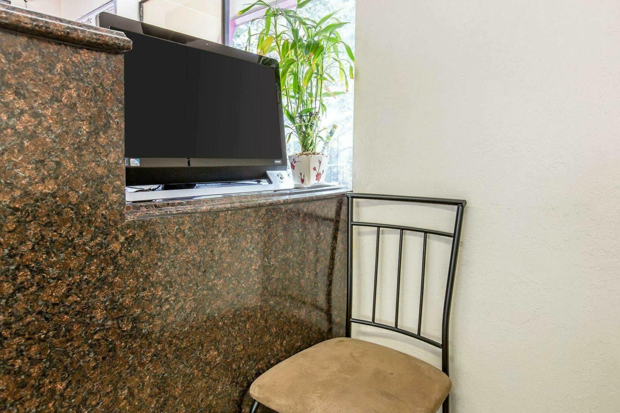 ماموث لاكيس Rodeway Inn Wildwood المظهر الخارجي الصورة